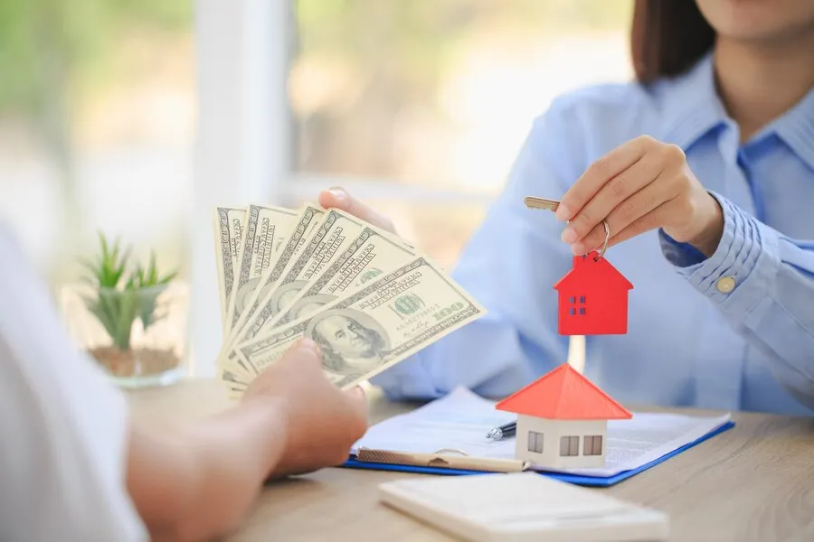 Understanding Cash Home Sales Versus Traditional Market Listings